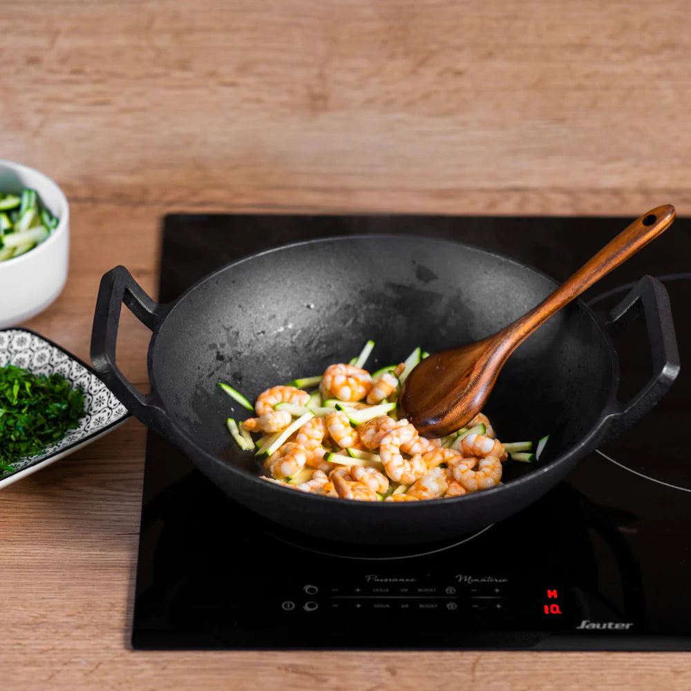 cast-iron-wok-with-lid