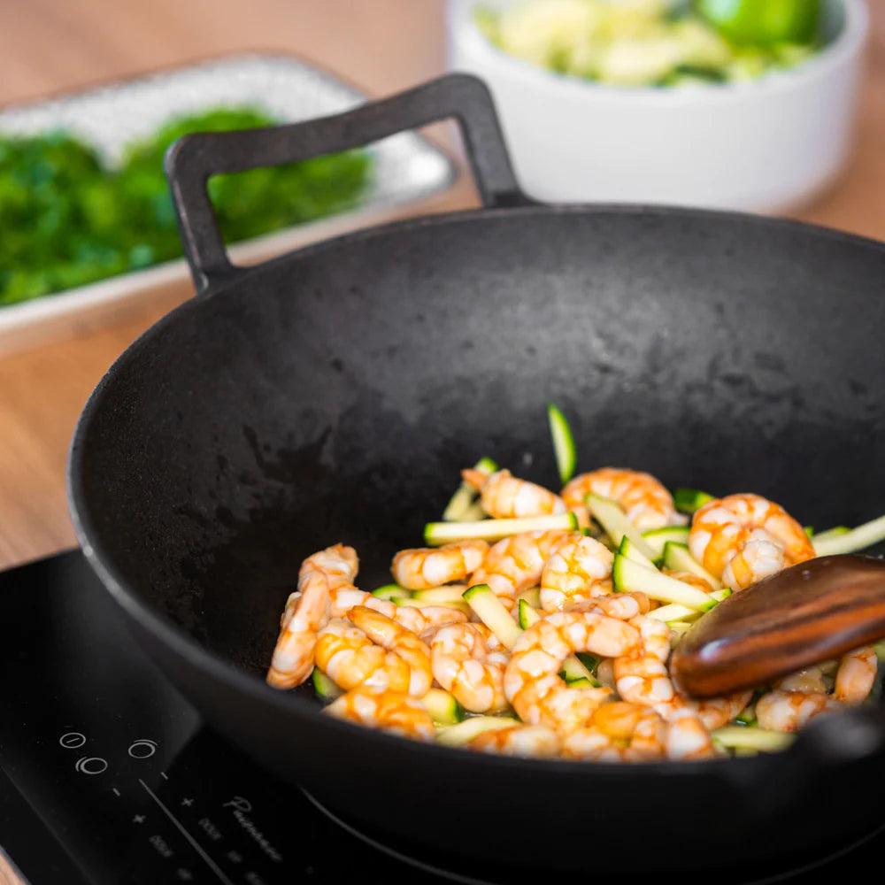 cast-iron-wok-with-lid