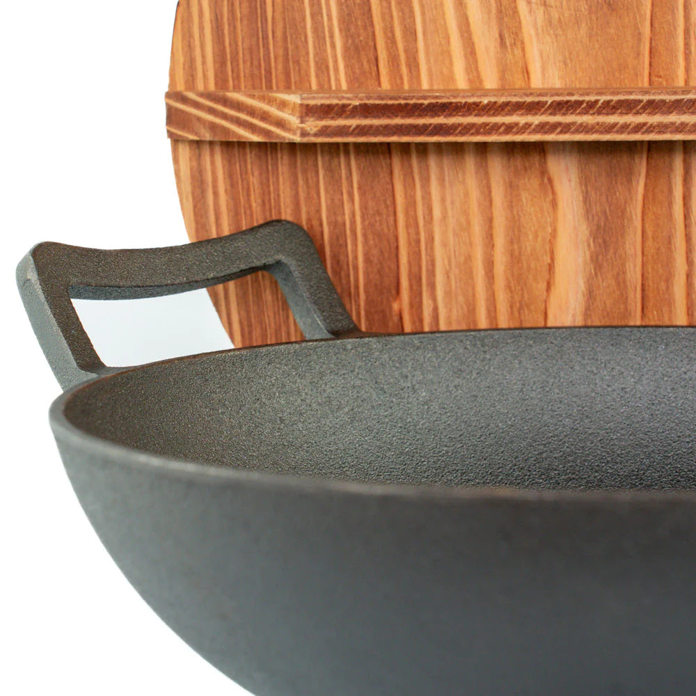 cast-iron-wok-with-lid