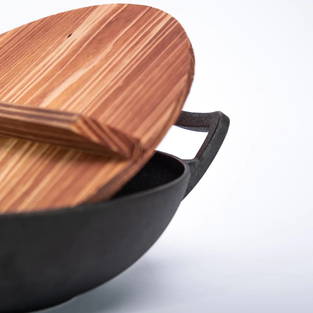 cast-iron-wok-with-lid