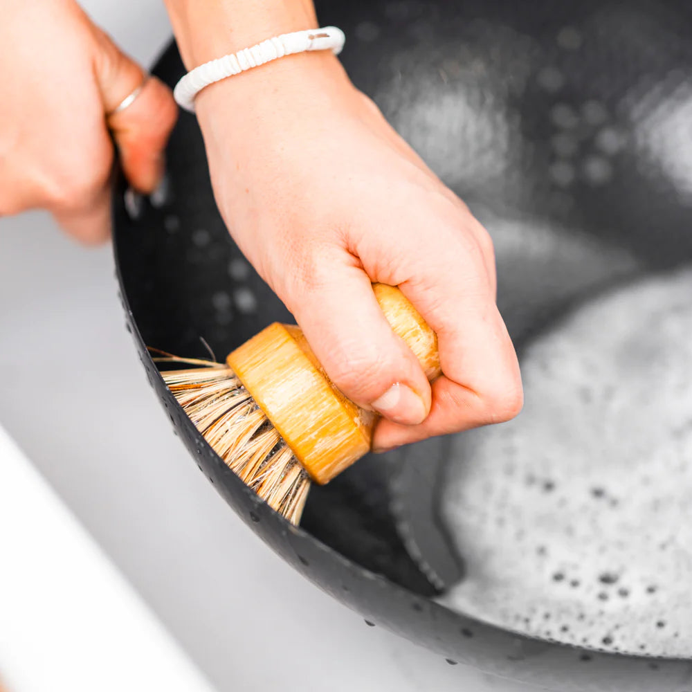 Bradi bamboo cleaning brush for wok maintenance