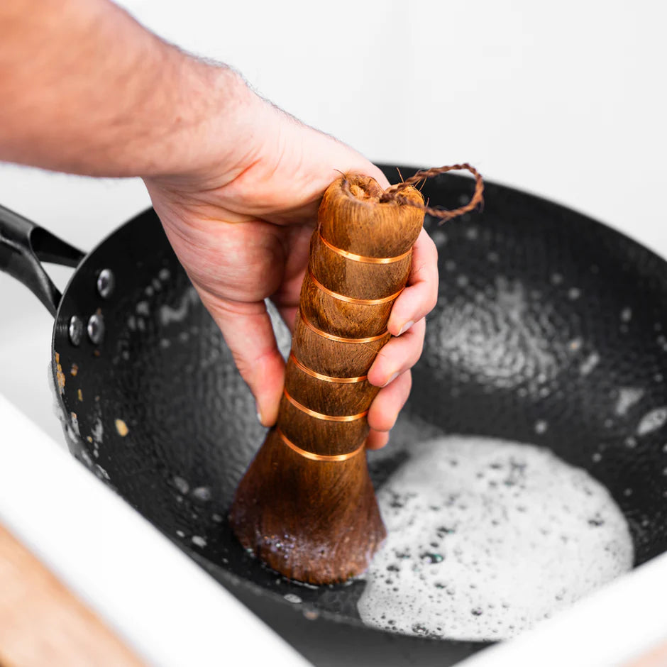 Pakia plant-fiber kitchen brush for wok cleaning