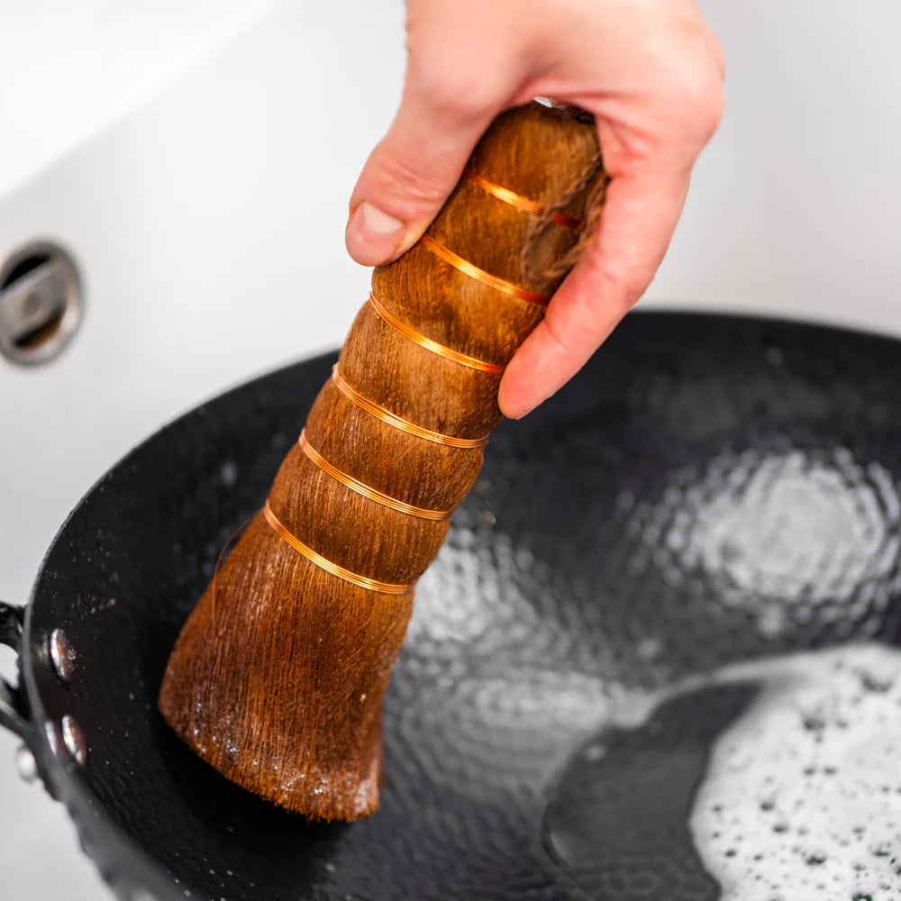 Pakia plant-fiber kitchen brush for wok cleaning