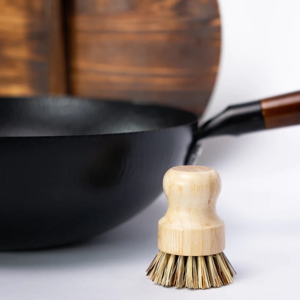 Black Edition wok set with Shirane carbon steel wok, cleaning brush and recipe books