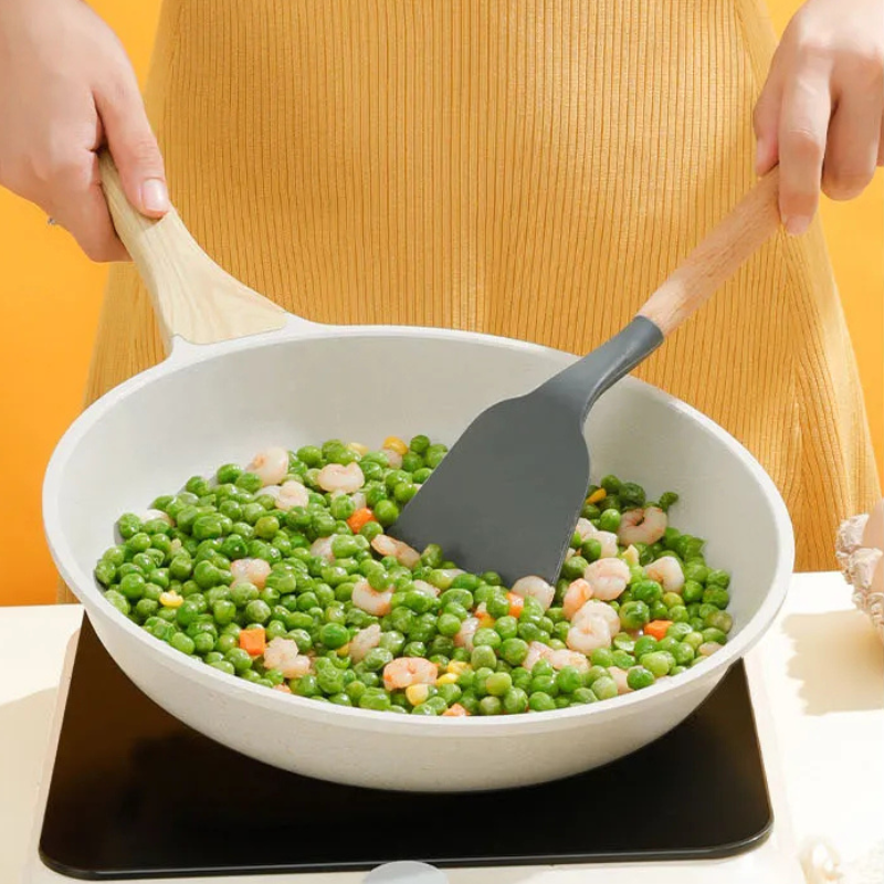 Durable ceramic wok