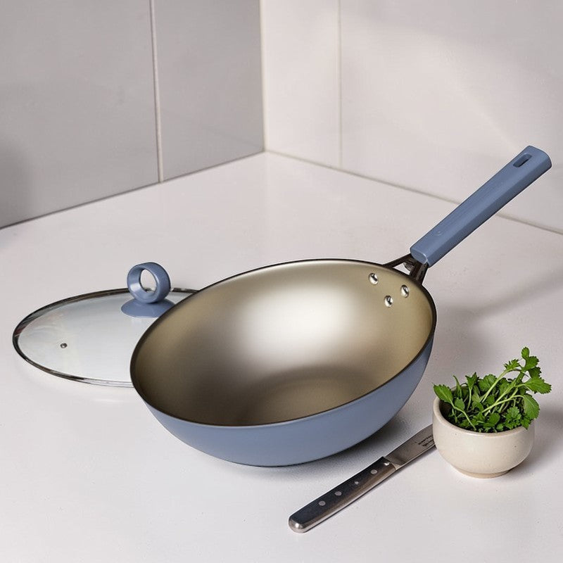 Wok with lid