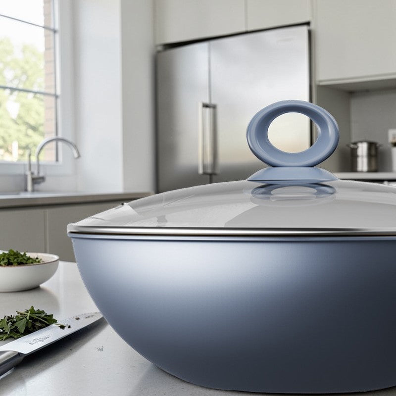 Wok with lid