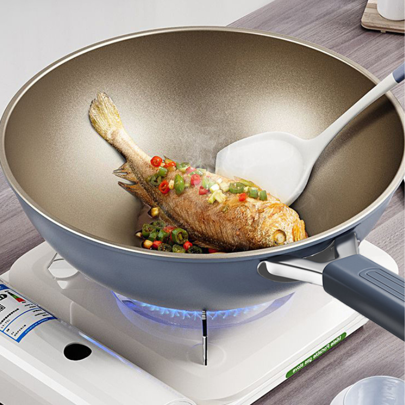 Wok with lid