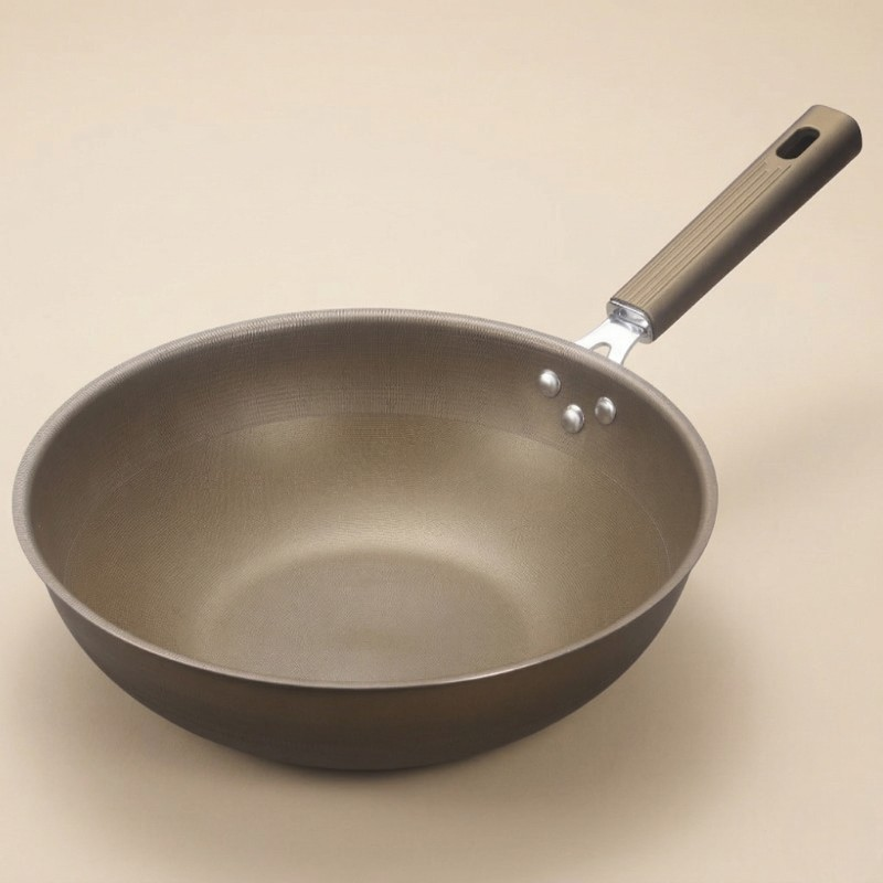 PFAS-free titanium wok