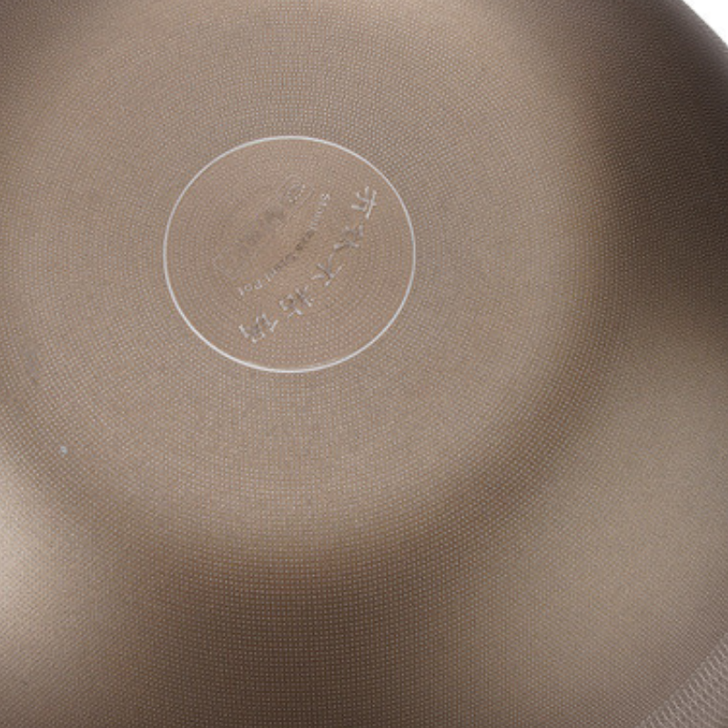 PFAS-free titanium wok