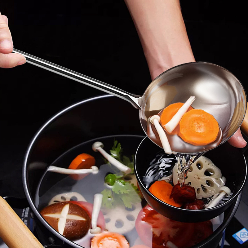 Long-handled wok ladle