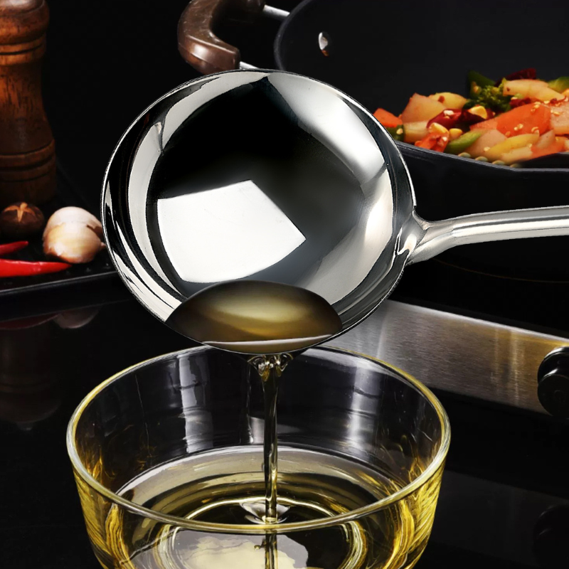 Long-handled wok ladle