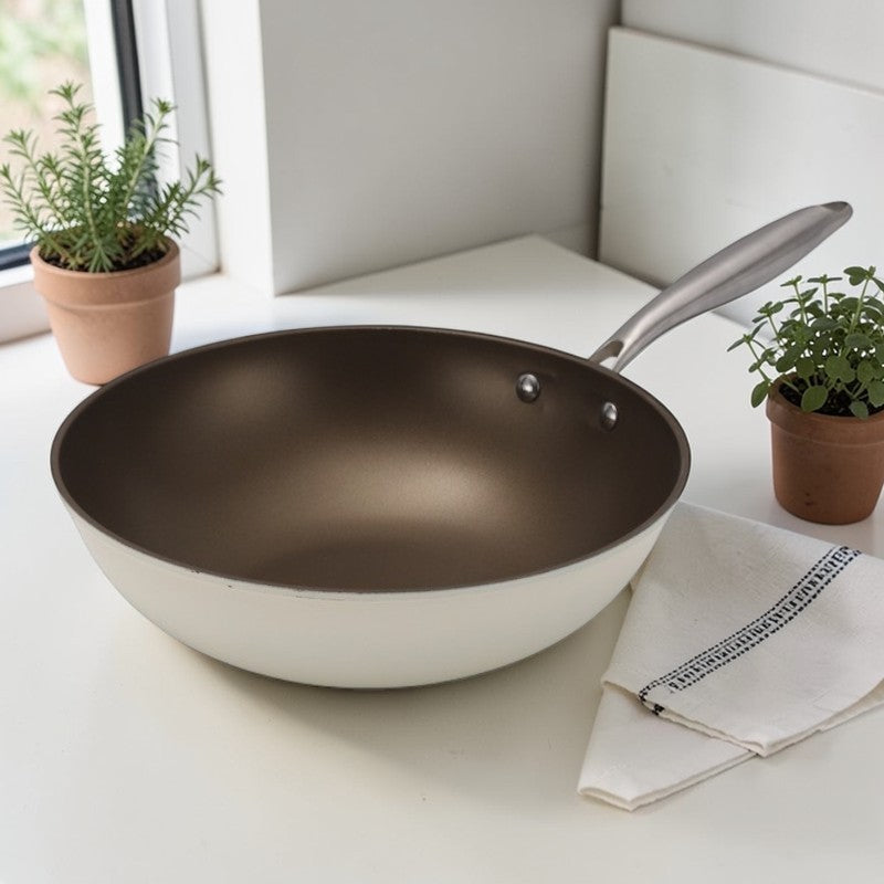 White induction wok