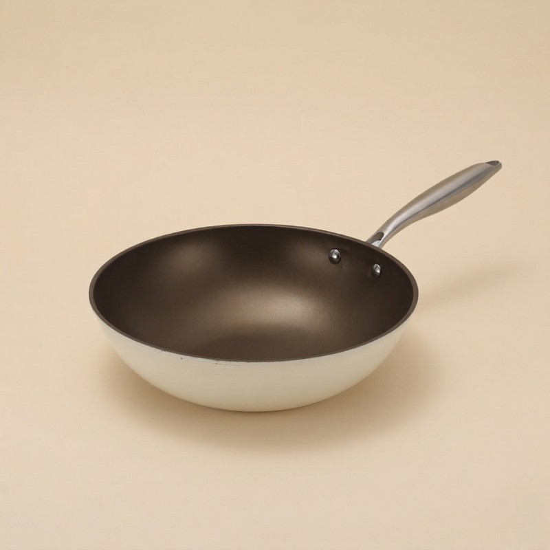 White induction wok