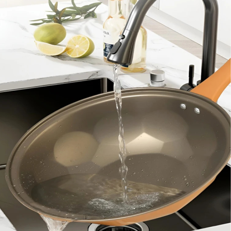 Professional-quality wok