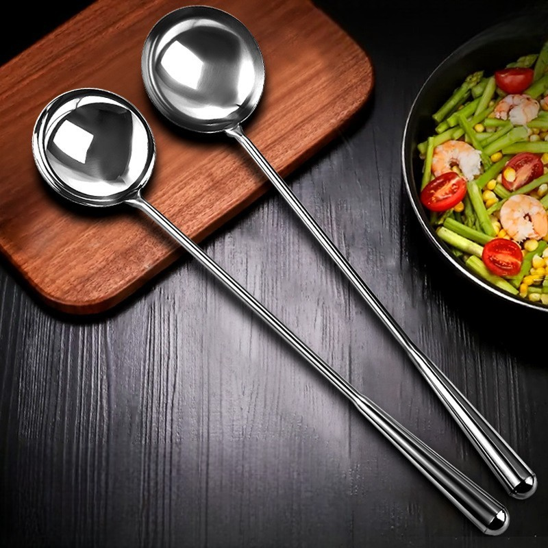 Long-handled wok ladle