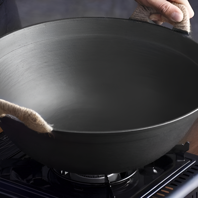 Ontake cast iron wok with two ergonomic handles and wooden lid for gas cooking