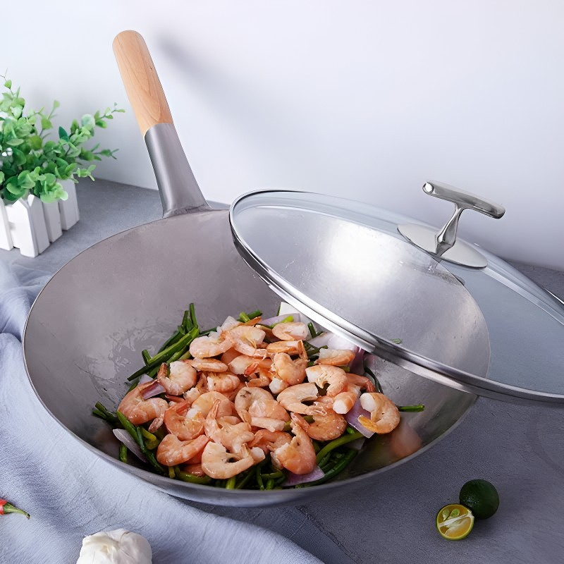 Benkoa round-bottom wrought iron wok with wooden handle and glass lid for gas hob