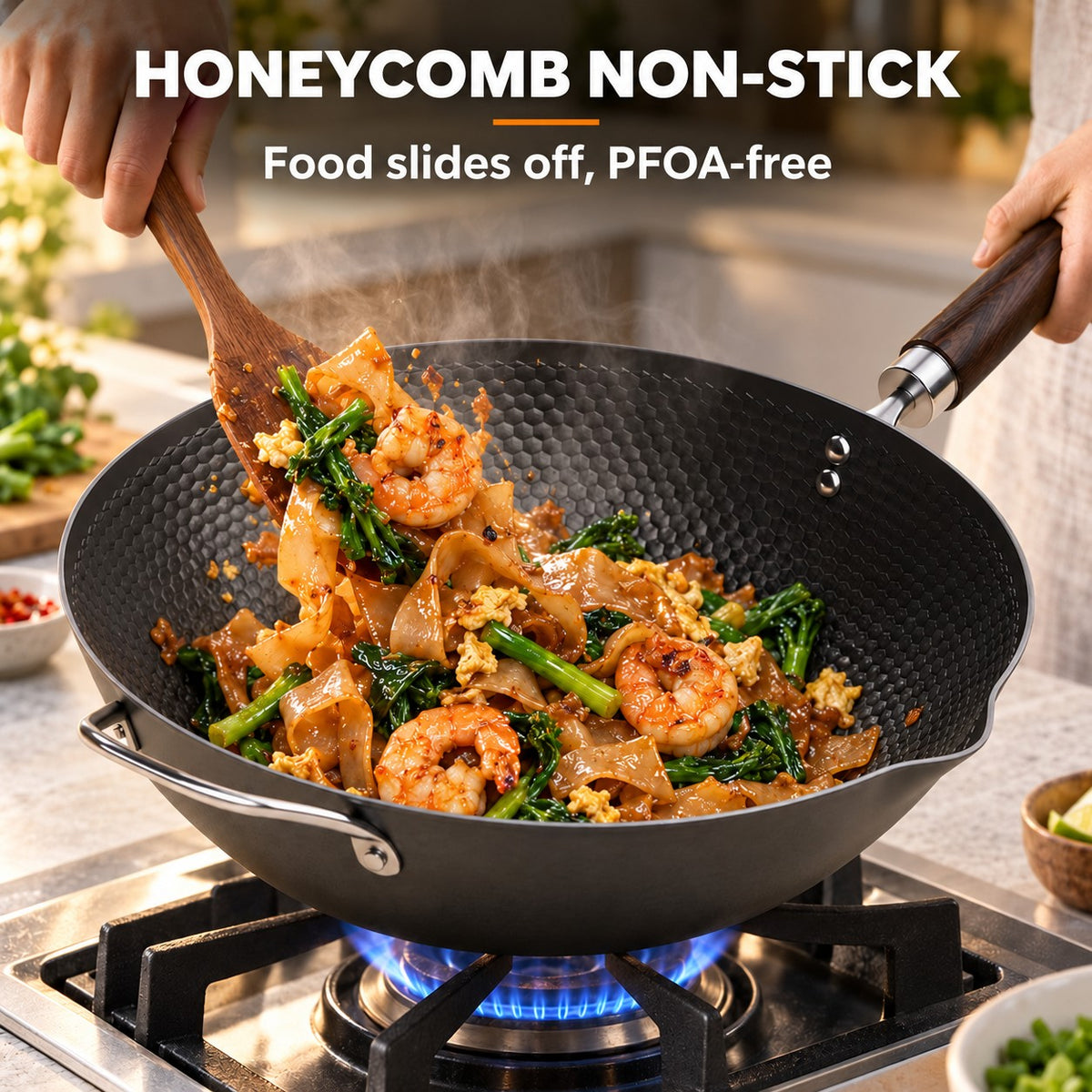 PFOA-free non-stick wok, HONEYCOMB NON-STICK: Food slides off, PFOA-free