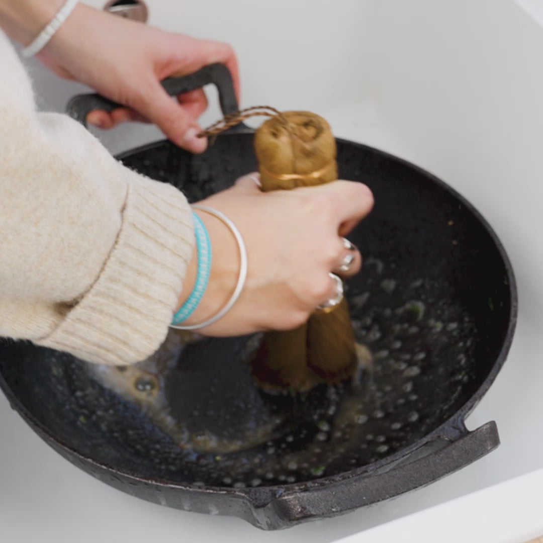 Pakia plant-fiber kitchen brush for wok cleaning