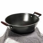 cast-iron-wok-pan