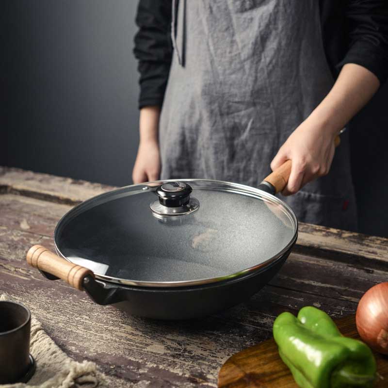 enameled-cast-iron-wok