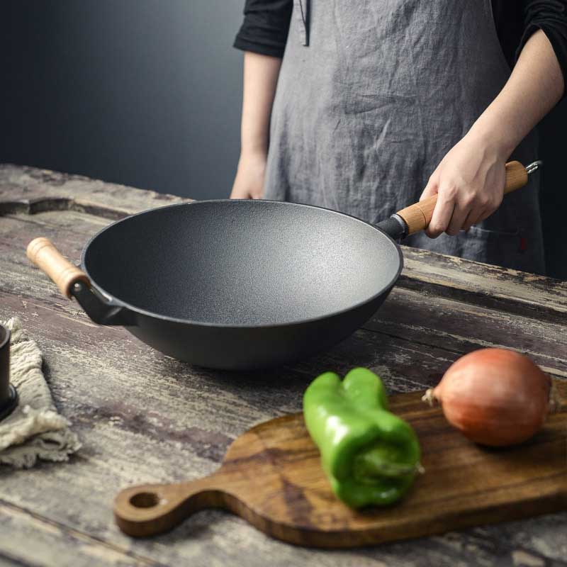 enameled-cast-iron-wok