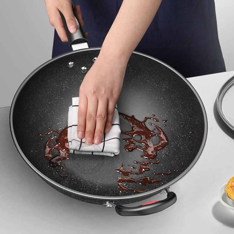 Lanska professional wok with non-stick coating and ergonomic handle